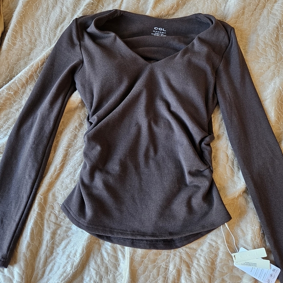 NWT OGL Women's Brown V-Neck Top - Picture 4 of 9